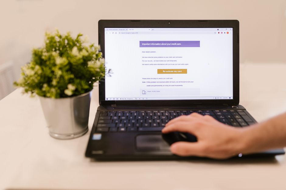email invoice laptop